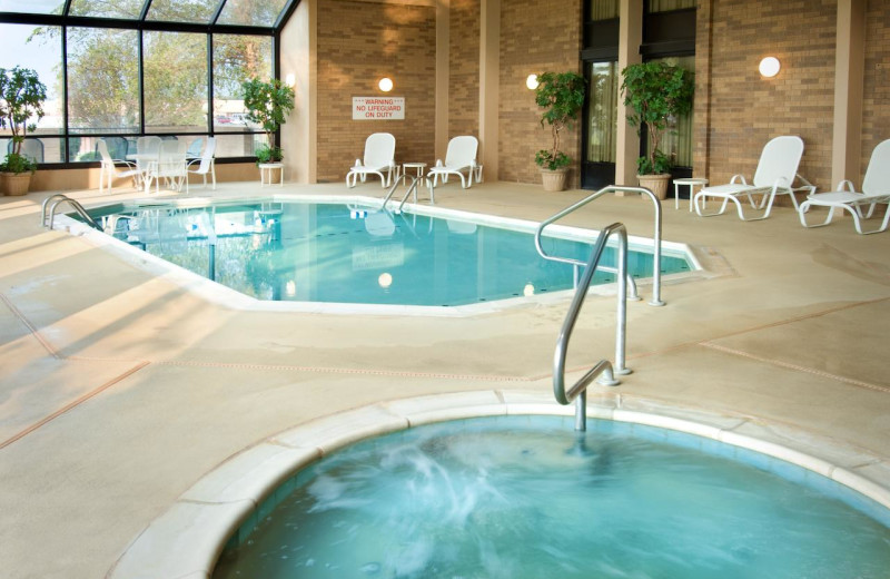 Indoor pool at Drury Lodge Cape Girardeau.