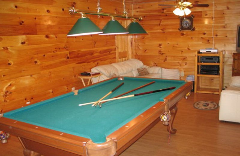 Pool table at Avenair Mountain Cabins.