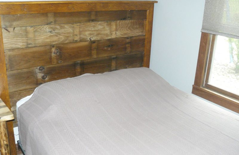Rental bedroom at Sand County Service Company - Dellview Lake Lodge.
