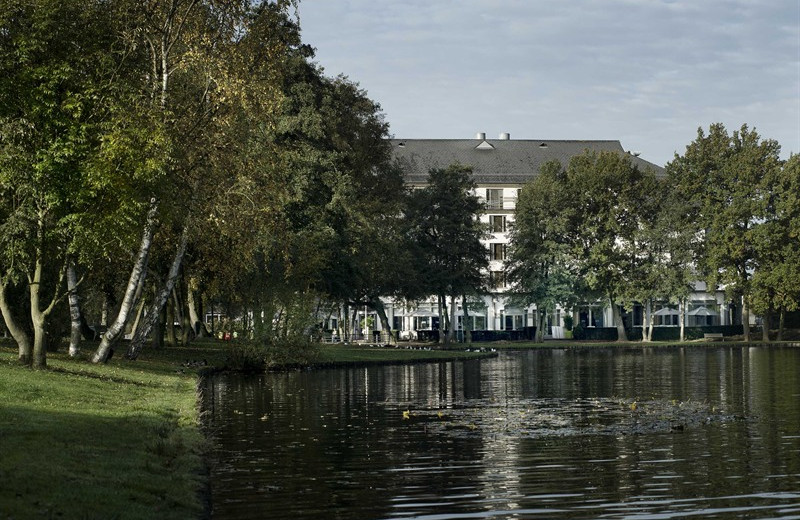 Exterior view of Alfa Molenvijver Hotel.