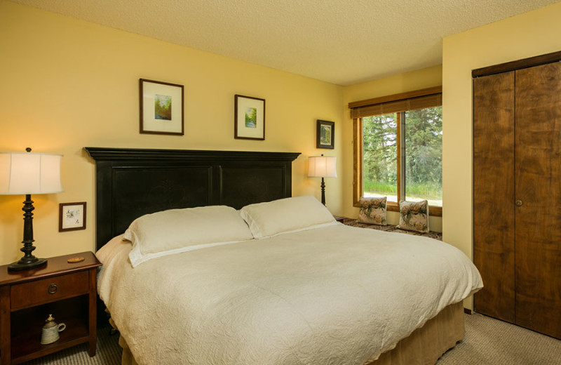 Cabin bedroom at The Glen Eden Resort.