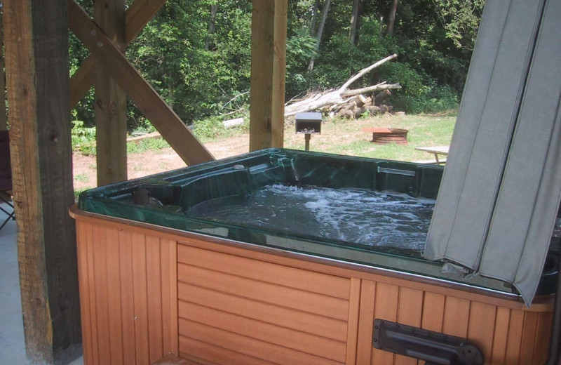 Jacuzzi at Gander Island River Log Cabins.