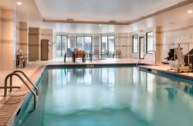 Indoor pool at Courtyard by Marriott Jersey City / Newport.