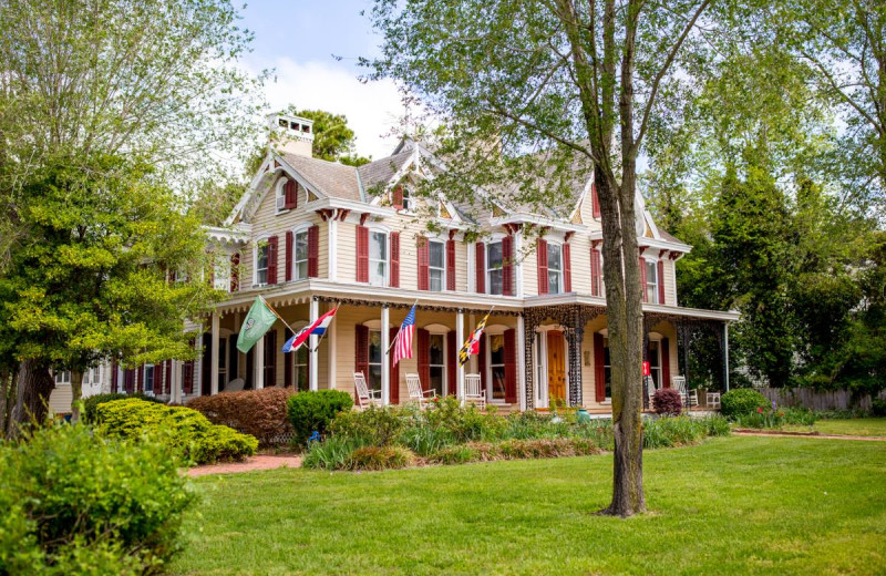 Exterior view of River House Inn.