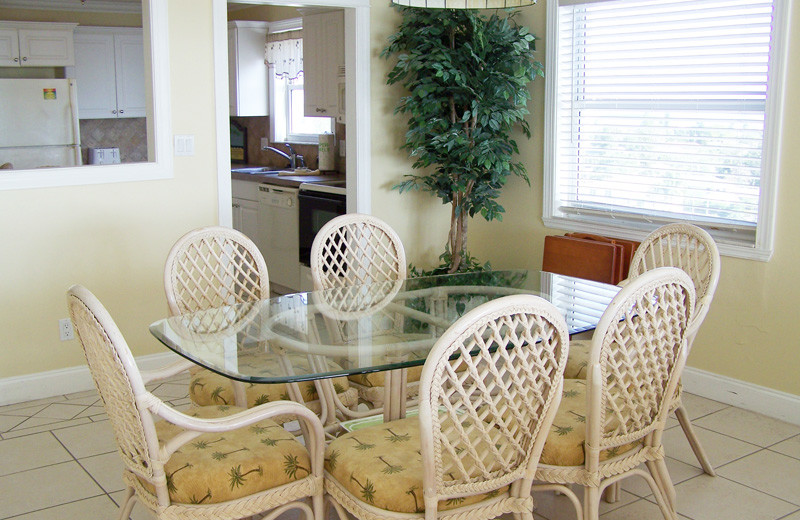 Vacation rental dining room at Travel Resort Services, Inc.
