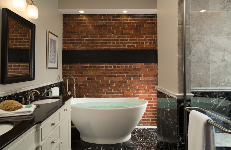 Guest bathroom at 16 Bay View.