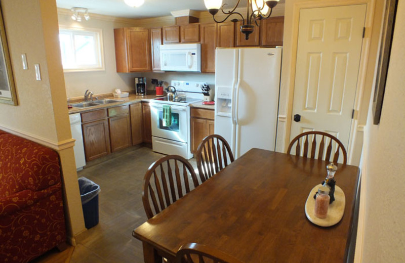 Cottage kitchen and dining at Yellowstone Gateway Inn.