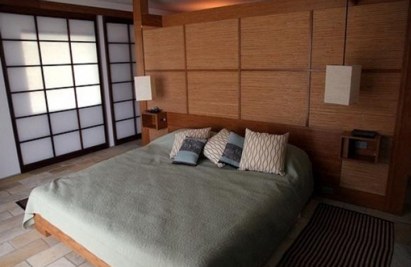 Guest bedroom at Island Dream Properties.