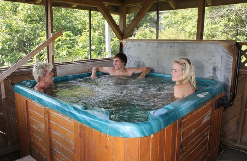 Hot tub at Pleasant Cove Resort.