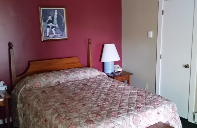 Guest bedroom at Windrifter Resort.