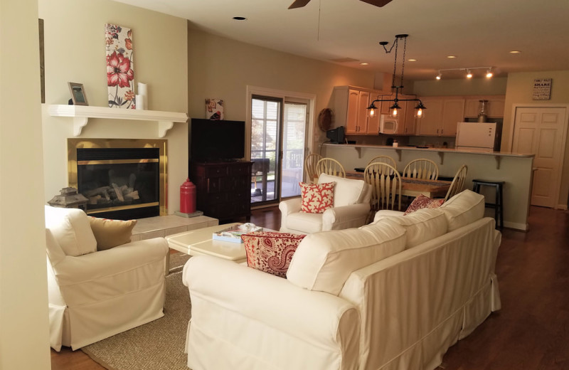 Guest living room at Mariners Landing.