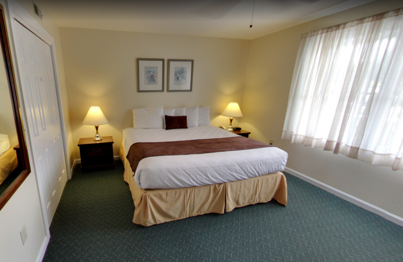 Guest bedroom at Beau Rivage Golf & Resort.