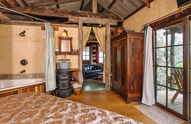 Cabin bedroom at Barons Creekside.