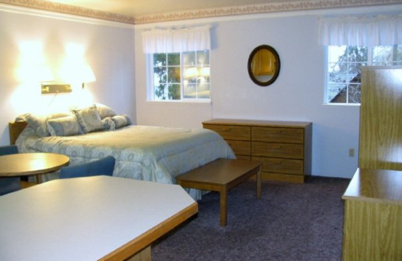 King suite at Rain Forest Resort.