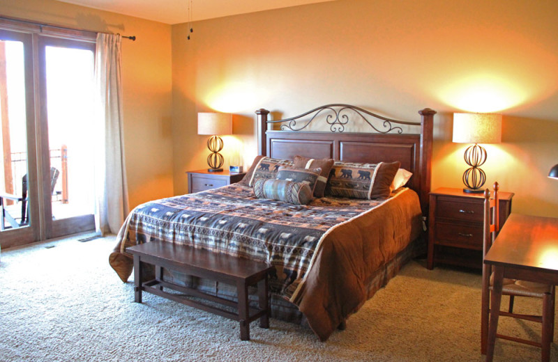 Retreat bedroom at Wintergreen Resort.