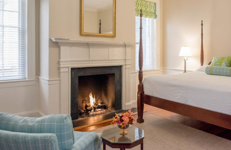 Guest room at Kings Courtyard Inn.