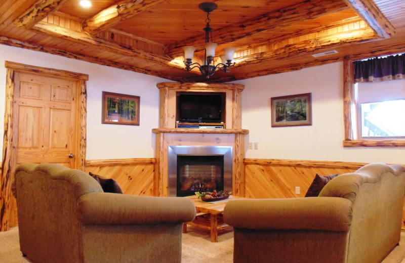 Guest living room at Sojourner's Lodge & Log Cabin Suites.