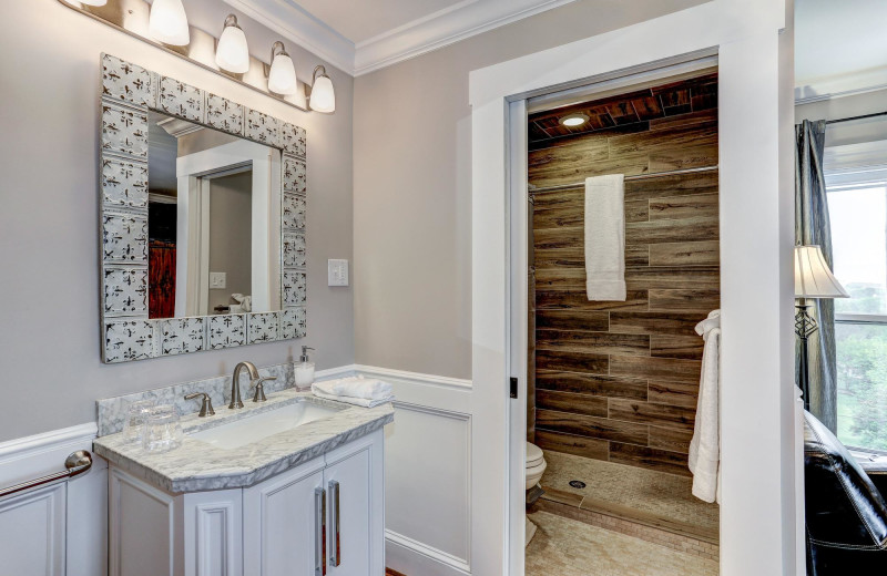 Guest bathroom at Mayneview Bed & Breakfast at Luray Overlook.