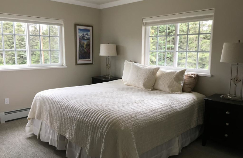 Guest room at Jimmie Jack's Alaska Fishing Lodges.
