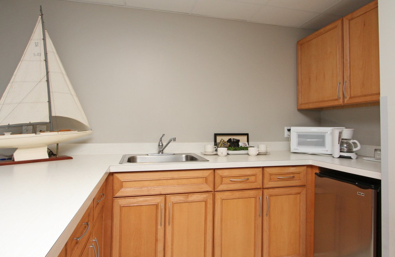 Guest kitchen at Bay Pointe Inn Lakefront Resort.