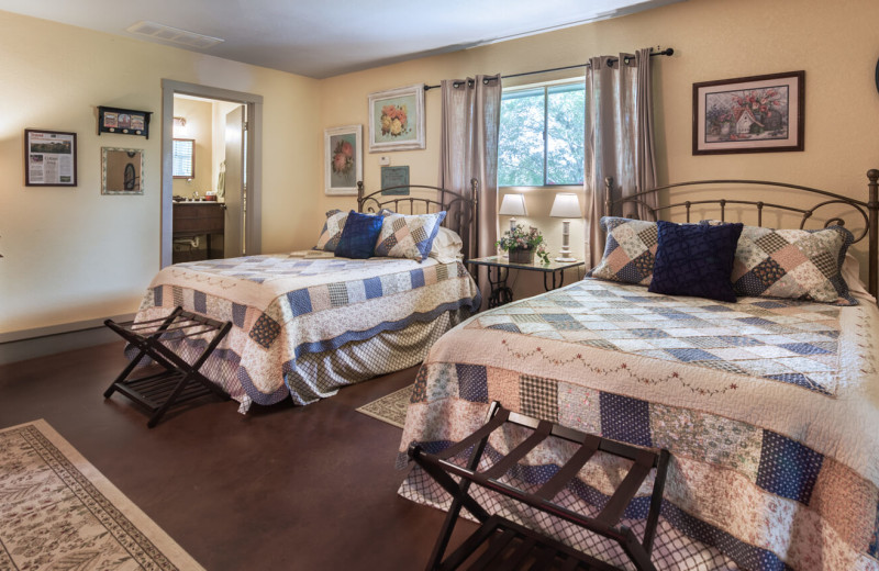 Cabin bedroom at Barons Creekside.