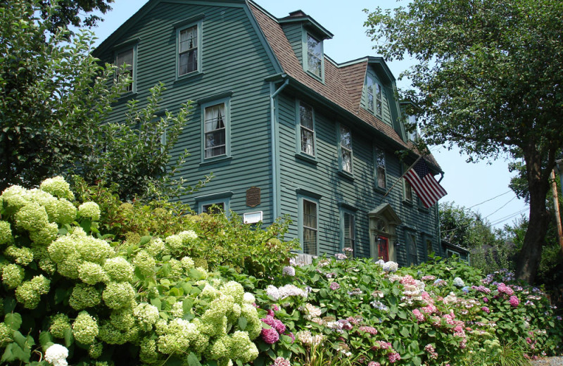 Mansion near Mill Street Inn.