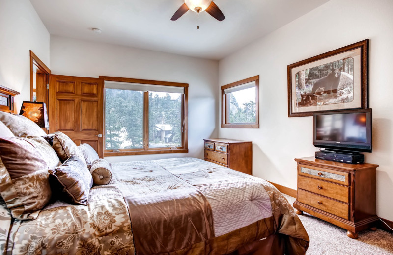 Guest bedroom at Black Canyon Inn.