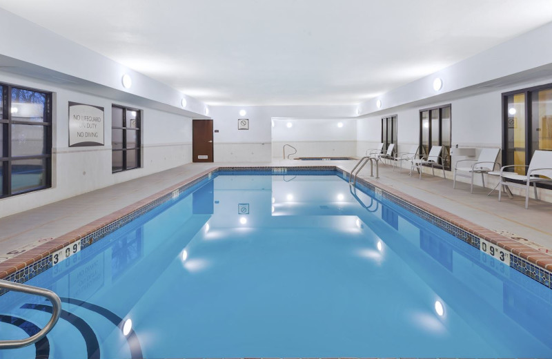 Indoor pool at Staybridge Suites Columbia.