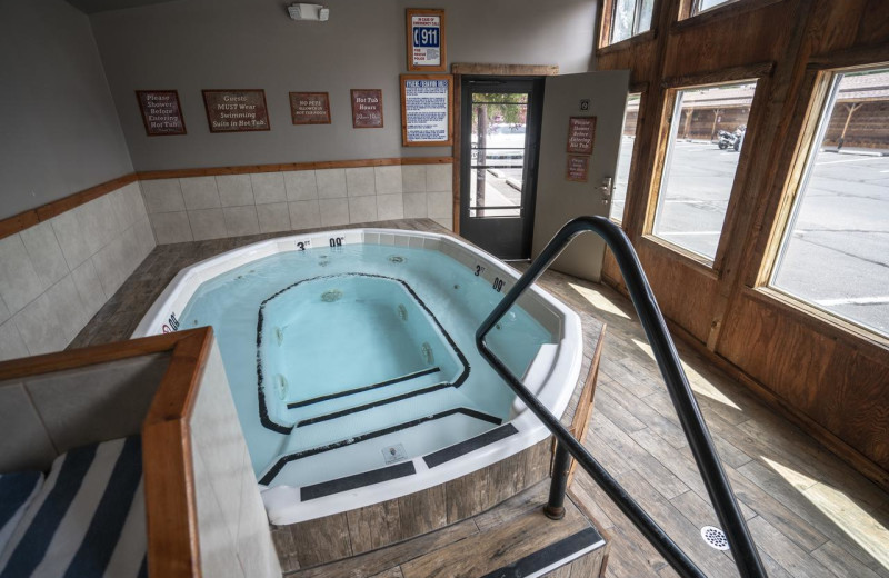 Hot tub at Redstone Inn.