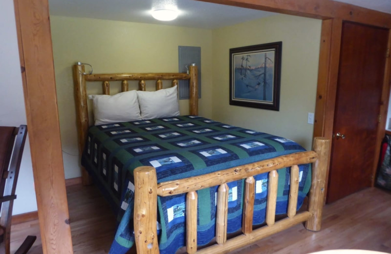 Cabin bedroom at Kenai River Drifter's Lodge.