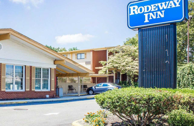 Exterior view of Rodeway Inn Huntington Station.