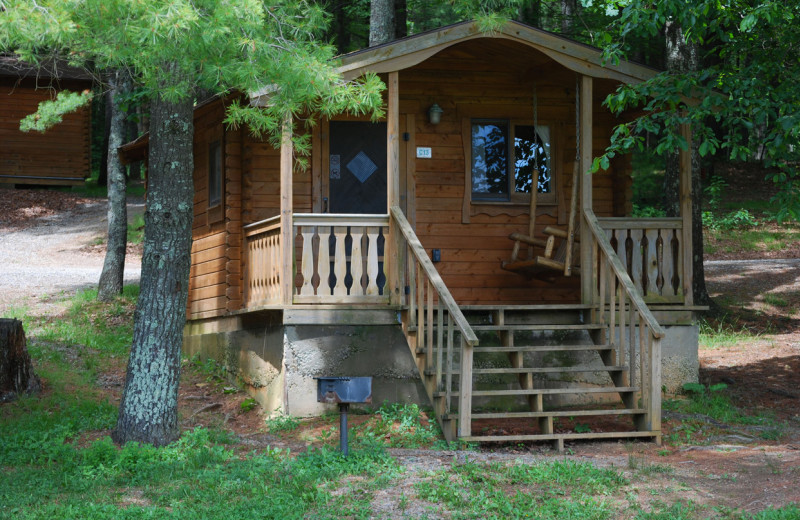 Cabin exterior at Lake Ridge Resort.