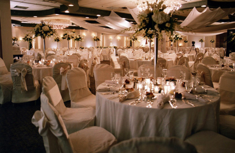 One of a kind weddings at Ascend Hotel Collection-The Woodlands Inn.
