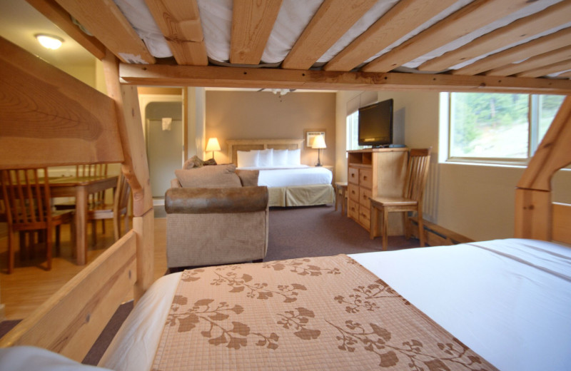 Guest room at Murphy's River Lodge.