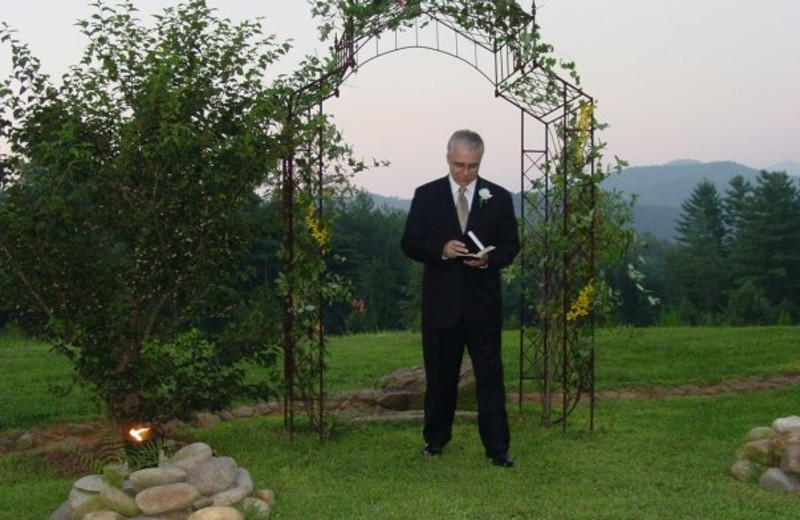 Groom at Splendor Mountain. 