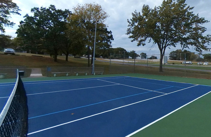 Tennis court at Kimberling Marina & Resort.