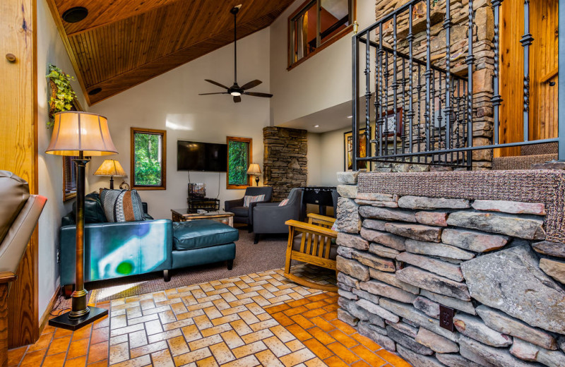 Rental living room at Amazing Branson Cabin Rentals - RentBranson.
