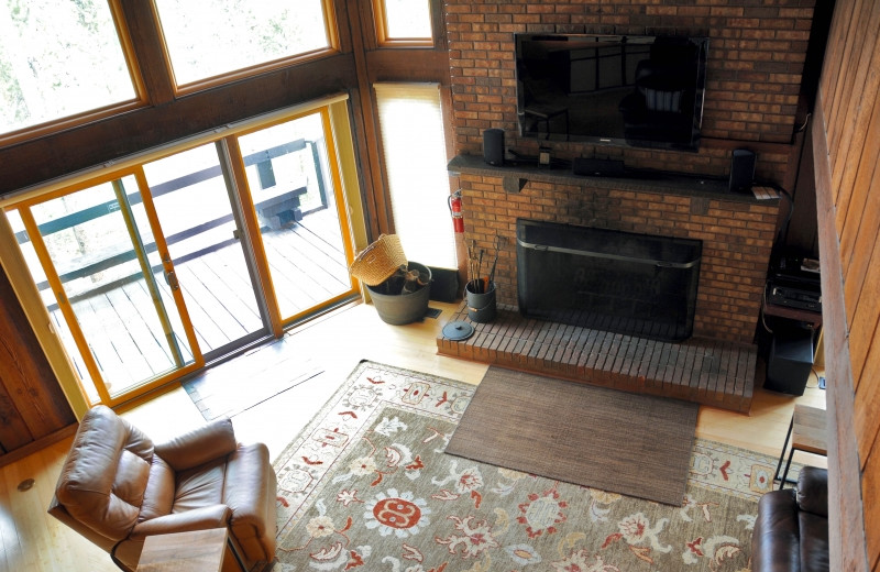 Rental living room at Mtn Managers Lodging.