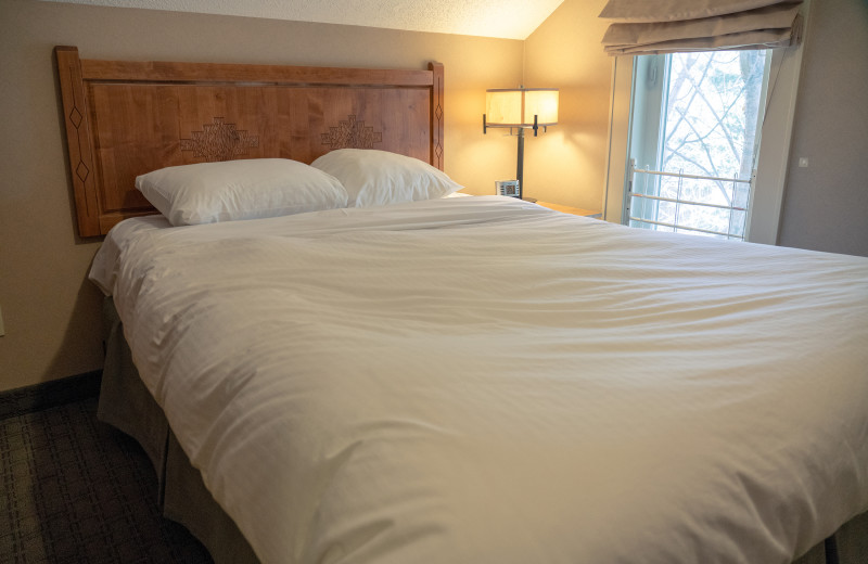 Guest bedroom at Banff Rocky Mountain Resort.