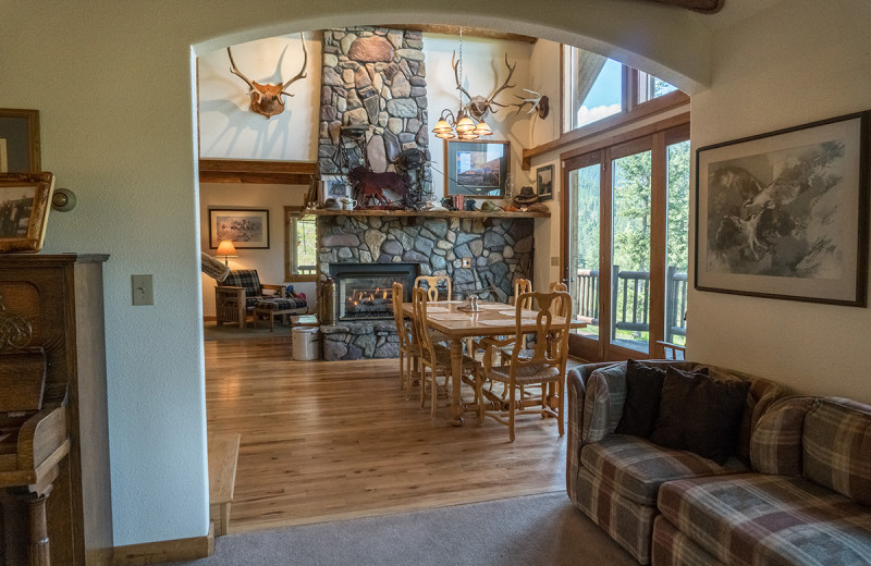 Great room at Montana River Lodge.