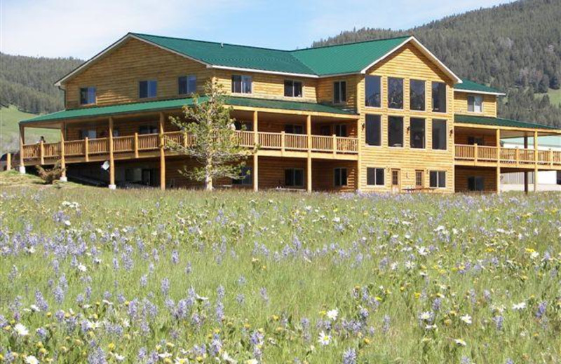 Exterior view of Montana High Country Lodge.