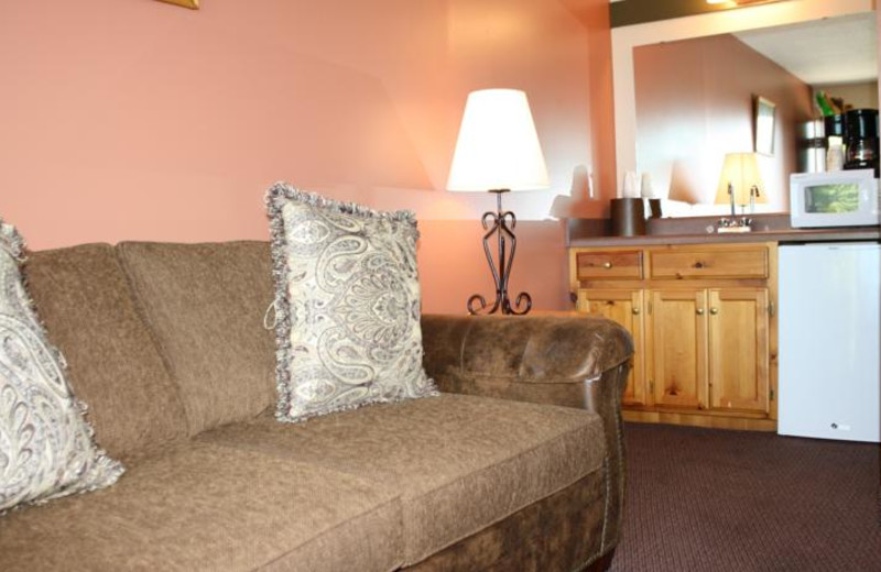 Guest kitchenette at Outback Roadhouse Inn.