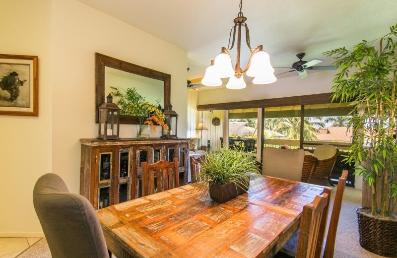 Vacation rental dining room at Great Vacation Retreats.