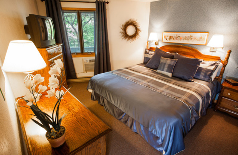 Guest bedroom at Nordic Lodge.