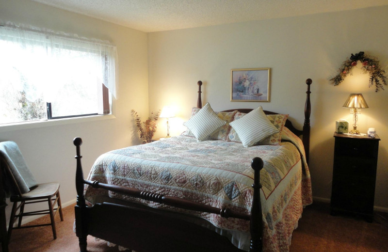 Guest room at Delfino Vineyards B 