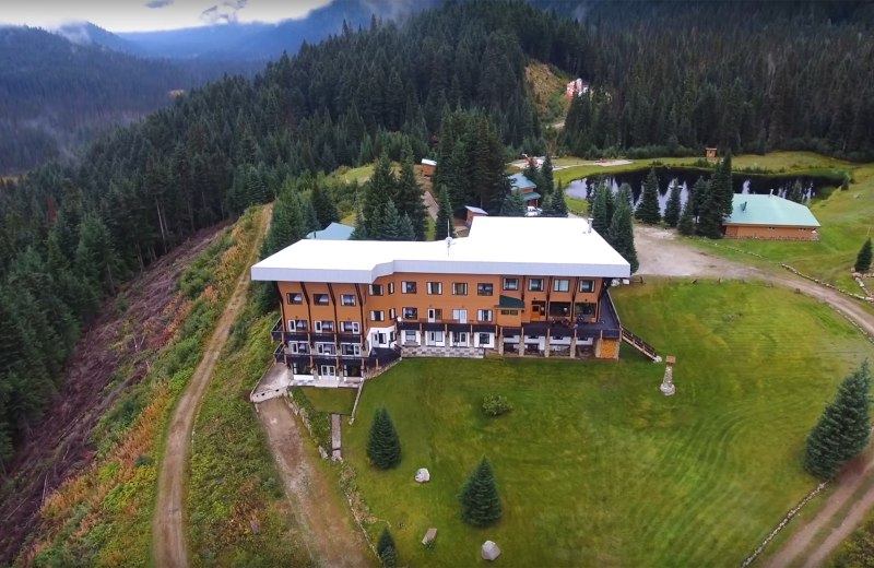 Aerial view of Cariboos Lodge.
