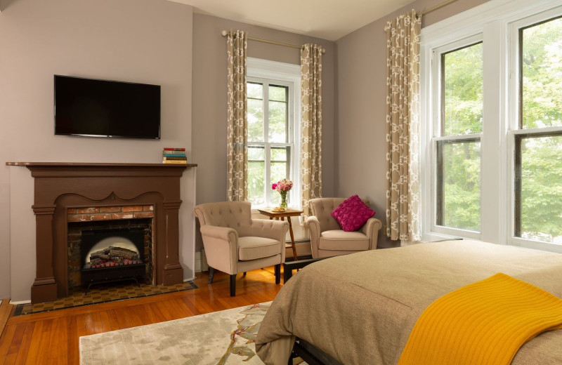 Guest room at Rosemont Inn Bed 