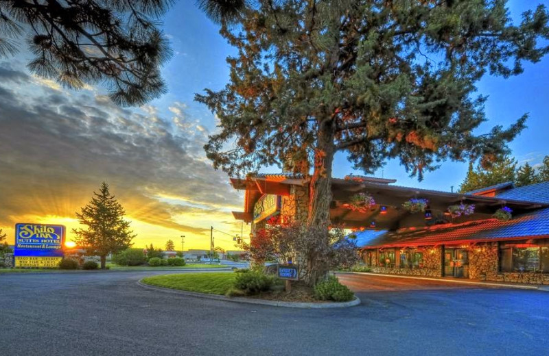 Exterior view of Shilo Inn Bend.