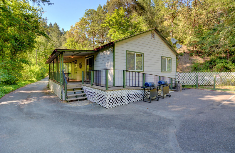 Exterior view of Morrison's Rogue River Lodge.