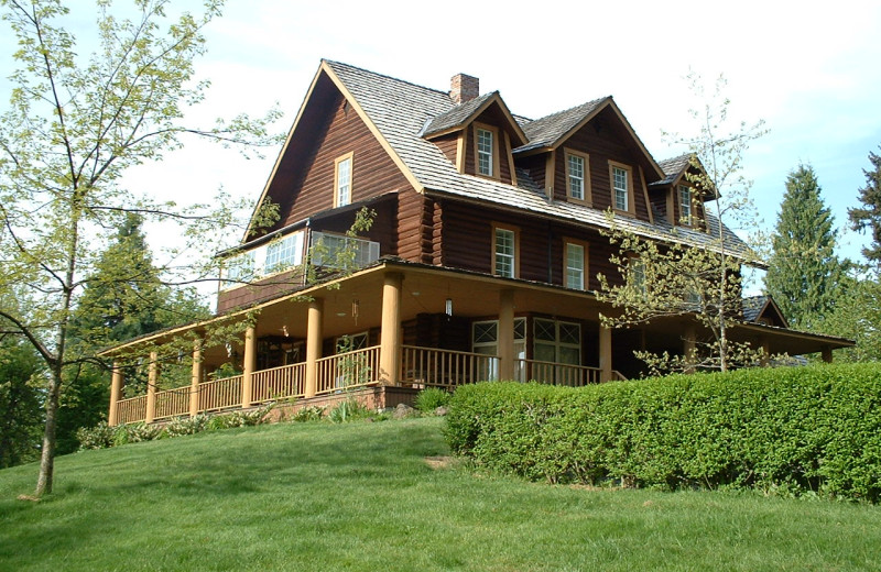 Exterior view of The Historic Mineral Lake Lodge.